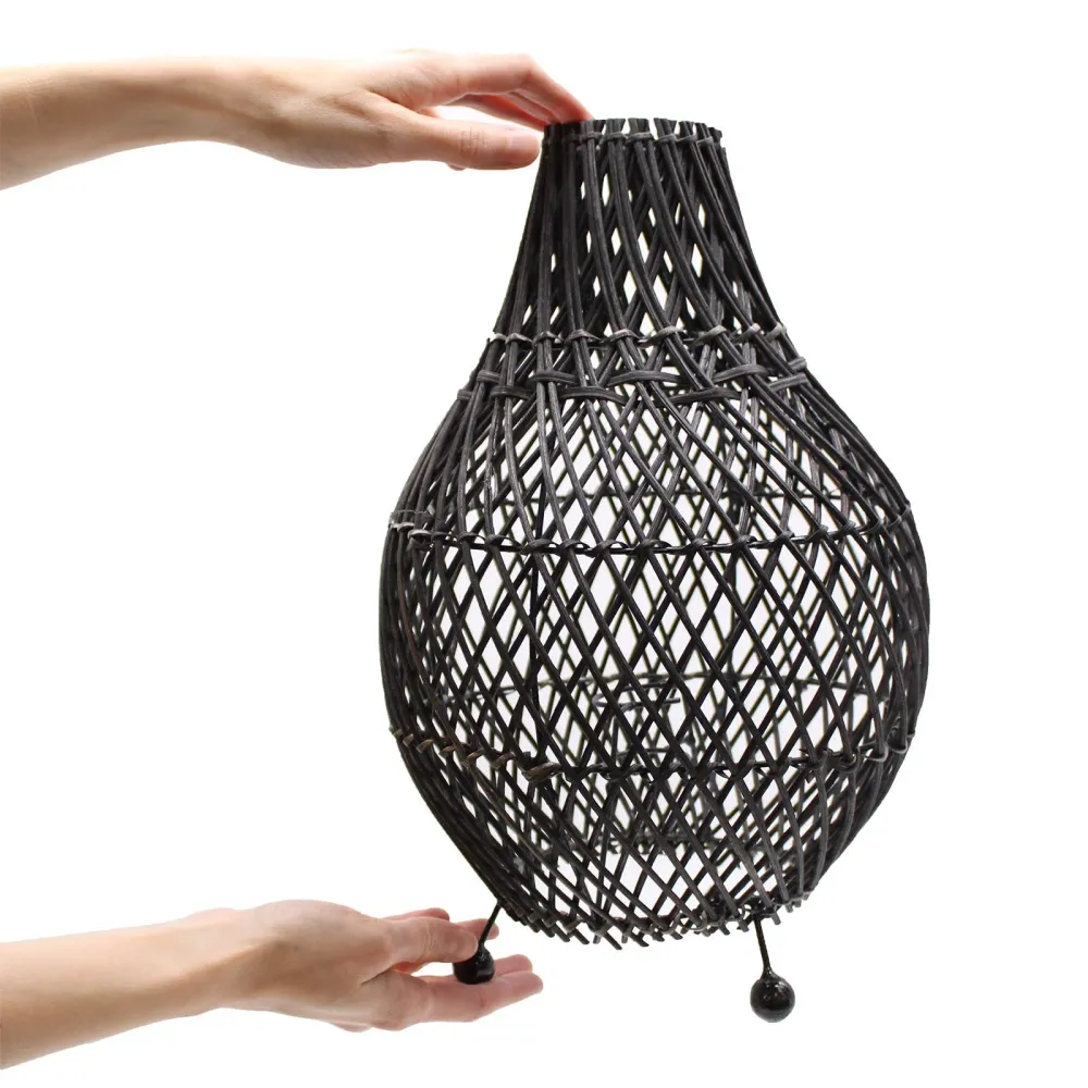 Rattan asztali lámpa fekete UK csatlakozóval