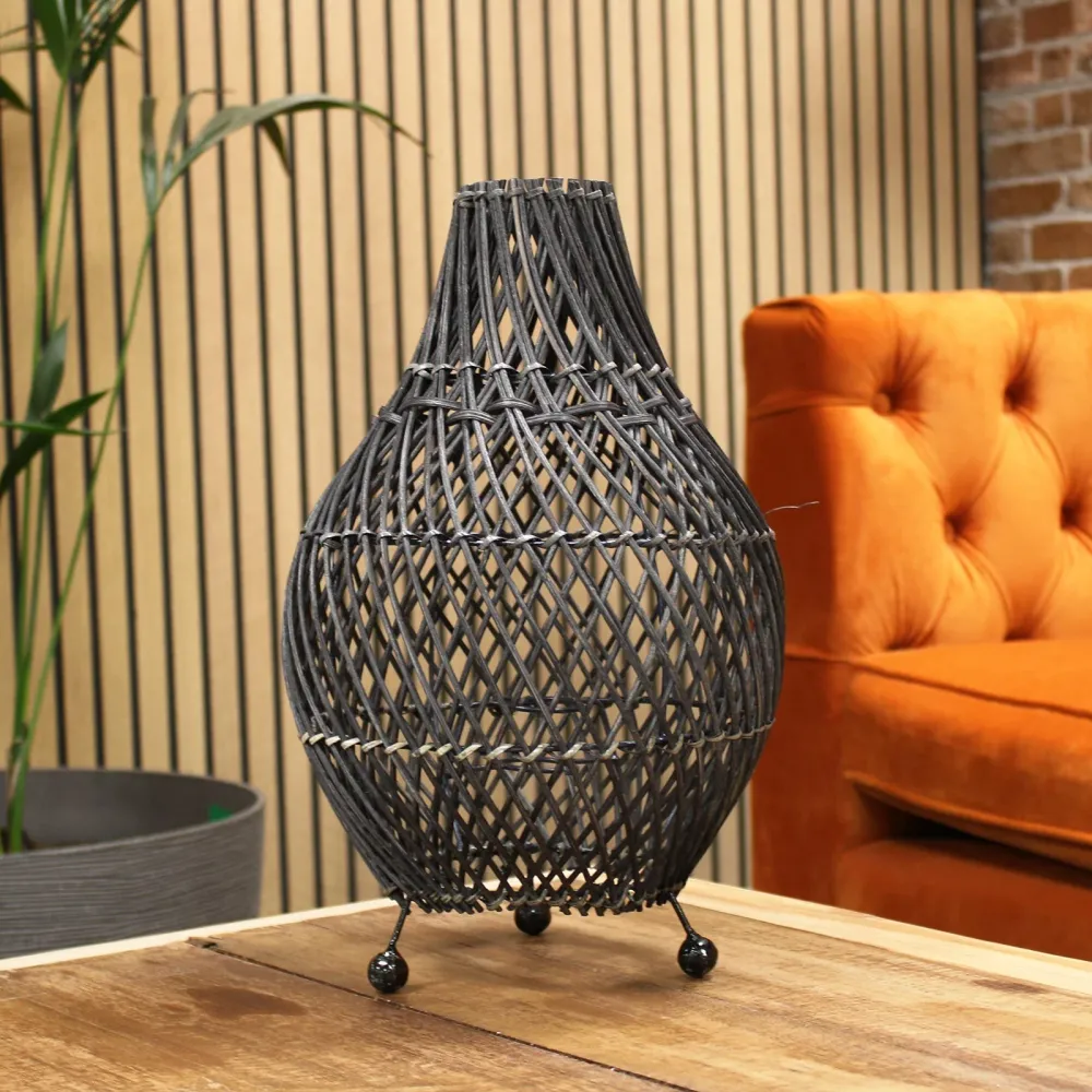 Rattan asztali lámpa fekete UK csatlakozóval