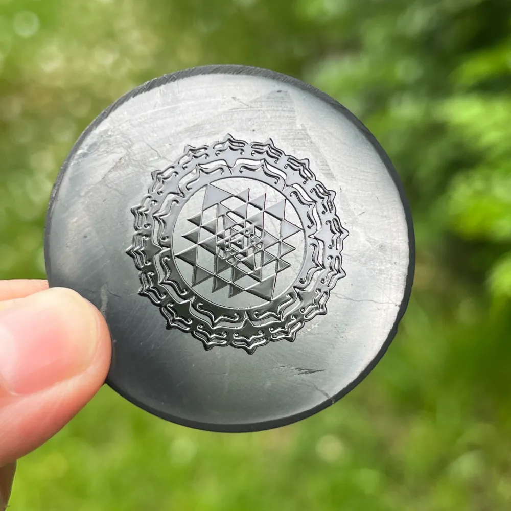 Lemez innen Szungit Sri Yantra